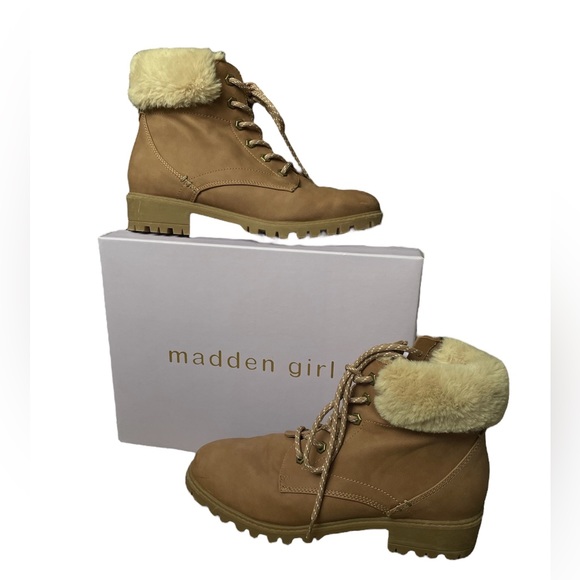 NWT Madden Girl Fritz Blush Pink Faux Fur Winter Snow Heeled Boots